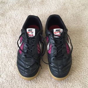 Supreme x Nike SB Gato